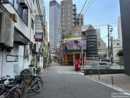 路地裏にある『リージェント』