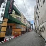 『リージェント』の店舗外観と周辺風景