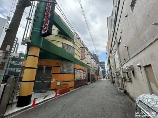 『リージェント』の店舗外観と周辺風景