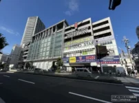 『FREEDOM』店舗外観