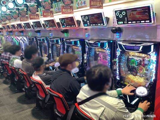 ニューギンが直営店でパチンコ新台「デカスタP戦国無双」を先行導入