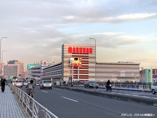 『マルハン鶴見店』店舗写真