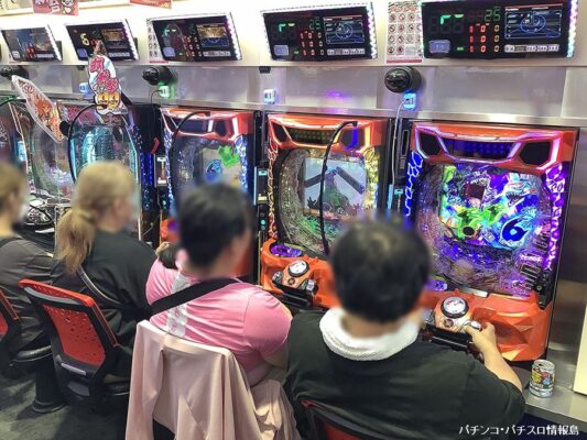 ニューギン、直営店にパチンコ新台「eGODZILLA7 TYPE-CRASH」を先行導入