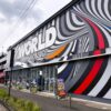 国道9号線沿いに店舗を構える『ワールド篠』