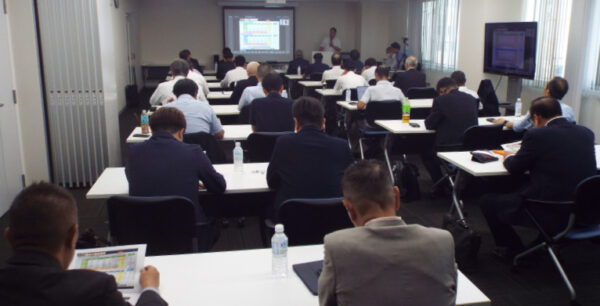 余暇進の定例部会