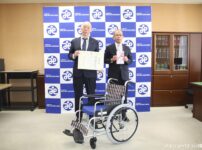 関西遊商、和歌山県社協へ車イス5台を寄贈