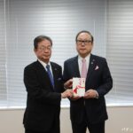 岡山県パチンコ・パチスロ業協同組合が県内報道機関へ寄付金贈呈