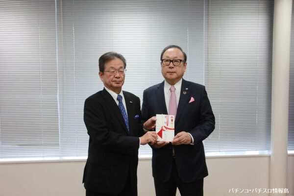 岡山県パチンコ・パチスロ業協同組合が県内報道機関へ寄付金贈呈