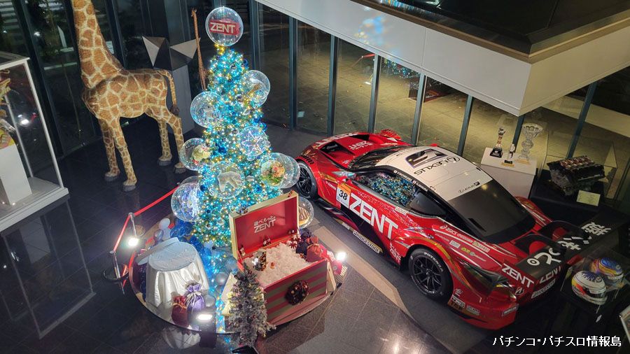 善都本社ロビーのウィンターツリーを近隣園児が見学